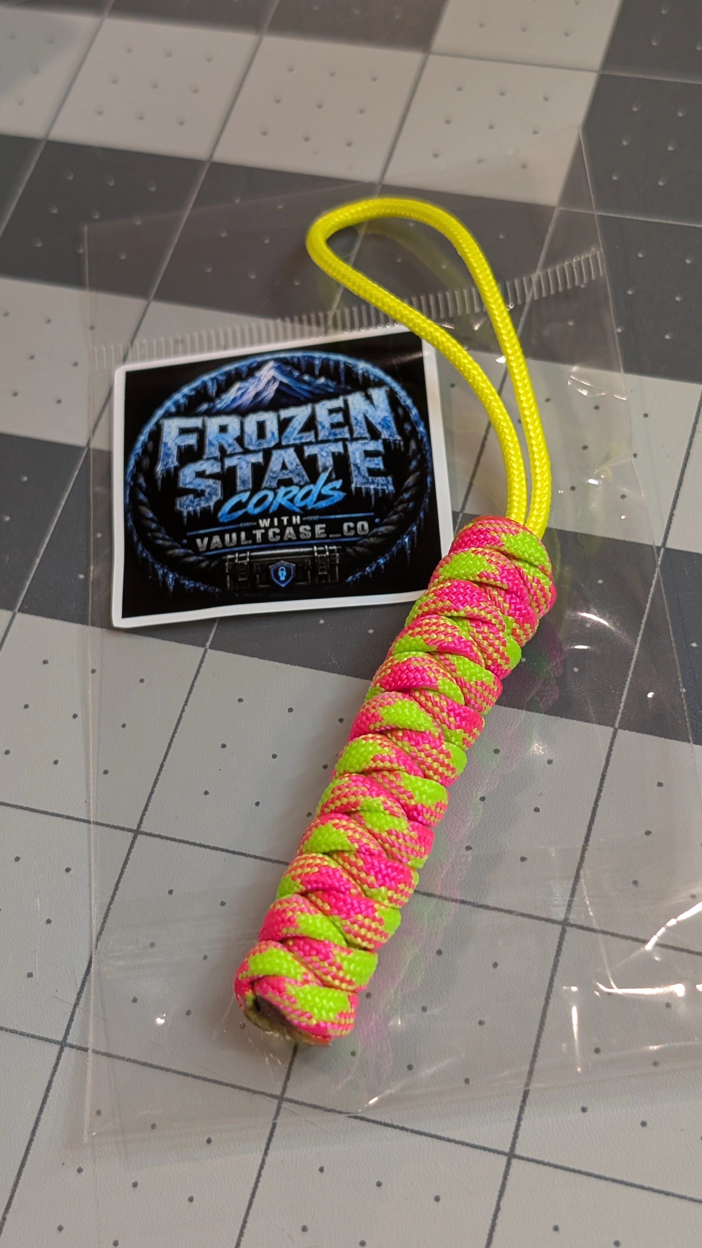 Frozen State Cords paracord lanyard, pink and green, Airheads Utility Blade edition, bagged